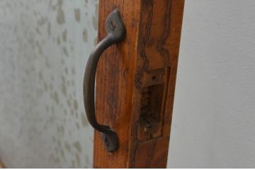 アンティーク建具　どこか懐かしい雰囲気を感じる古い栗材の幅狭ガラス扉1枚(木製扉、ドア)(R-067523)