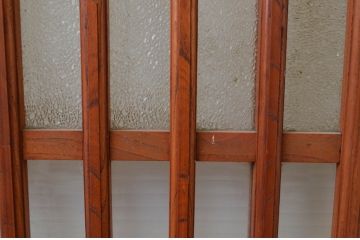 アンティーク建具　最高級!!　特注!!　総欅(ケヤキ)材漆塗り　和の空間を演出する格子ガラス戸2枚セット(引き戸、格子戸)(R-067527)