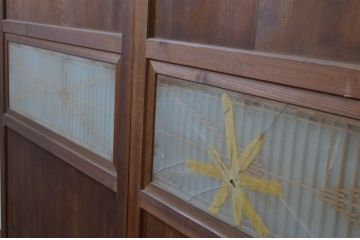 アンティーク建具　落ち着いた和の空間を演出する組子入り帯戸3枚セット(引き戸、板戸)(R-067533)