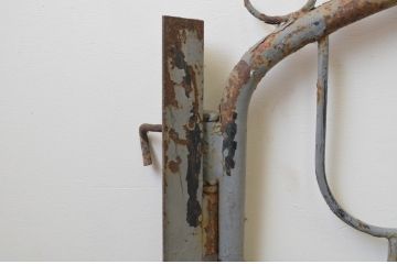 アンティーク建具　ペイント仕上げ限定　ペンキの剥げたアイアンゲート1対2枚セット(門扉、フェンス)(R-067534)