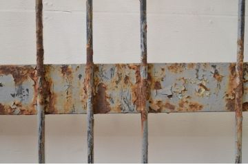アンティーク建具　ペイント仕上げ限定　ペンキの剥げたアイアンゲート1対2枚セット(門扉、フェンス)(R-067534)