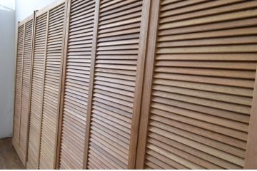 アンティーク建具　木の温もりを感じるルーバー4枚セット(引き戸、ジャロジー戸、雨戸、木製)(R-067541)