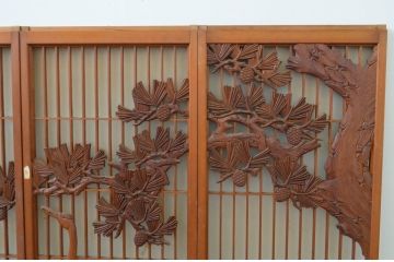 アンティーク建具　高級品!!　片面ガラス　在銘入り　松竹梅・鶴亀の彫刻の書院戸4枚セット(引き戸、ガラス窓)(R-067549)