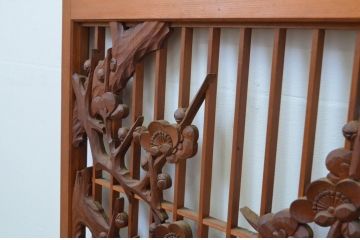 アンティーク建具　高級品!!　片面ガラス　在銘入り　松竹梅・鶴亀の彫刻の書院戸4枚セット(引き戸、ガラス窓)(R-067549)