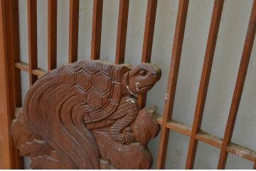 アンティーク建具　高級品!!　片面ガラス　在銘入り　松竹梅・鶴亀の彫刻の書院戸4枚セット(引き戸、ガラス窓)(R-067549)