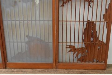 アンティーク建具　高級品!!　片面ガラス　在銘入り　松竹梅・鶴亀の彫刻の書院戸4枚セット(引き戸、ガラス窓)(R-067549)