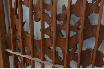 アンティーク建具　高級品!!　片面ガラス　在銘入り　松竹梅・鶴亀の彫刻の書院戸4枚セット(引き戸、ガラス窓)(R-067549)