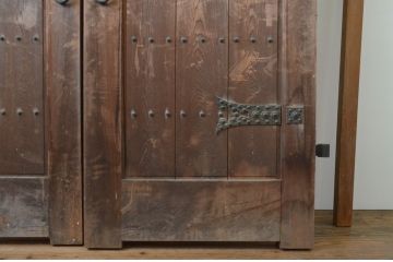 アンティーク建具　特大!!　ヒノキ材　味わい深い風合いの立派な門扉1対2枚セット(木製扉、蔵戸、玄関戸)(R-067551)