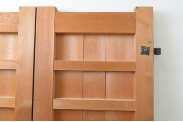 アンティーク建具　特大!!　ヒノキ材　味わい深い風合いの立派な門扉1対2枚セット(木製扉、蔵戸、玄関戸)(R-067551)
