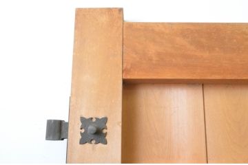 アンティーク建具　特大!!　ヒノキ材　味わい深い風合いの立派な門扉1対2枚セット(木製扉、蔵戸、玄関戸)(R-067551)