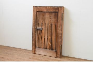 アンティーク建具　総ヒノキ材　古い木味が趣を醸し出す小さなくぐり戸1枚(木製扉、潜戸、潜り戸、小扉、ドア)(R-067555)