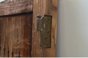 アンティーク建具　総ヒノキ材　古い木味が趣を醸し出す小さなくぐり戸1枚(木製扉、潜戸、潜り戸、小扉、ドア)(R-067555)