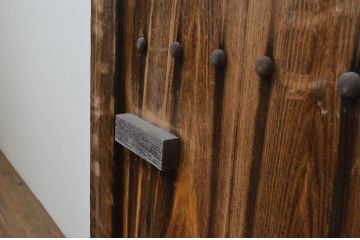 アンティーク建具　総ヒノキ材　古い木味が趣を醸し出す小さなくぐり戸1枚(木製扉、潜戸、潜り戸、小扉、ドア)(R-067555)