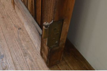 アンティーク建具　総ヒノキ材　古い木味が趣を醸し出す小さなくぐり戸1枚(木製扉、潜戸、潜り戸、小扉、ドア)(R-067555)