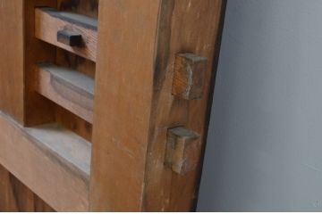 アンティーク建具　総ヒノキ材　古い木味が趣を醸し出す小さなくぐり戸1枚(木製扉、潜戸、潜り戸、小扉、ドア)(R-067555)