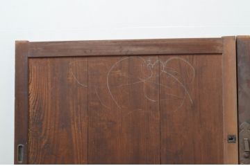 アンティーク建具　杉材　濃い木色が落ち着いた雰囲気を醸し出す板戸窓2枚セット(引き戸)(R-067561)