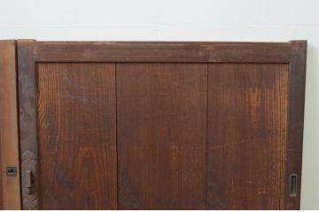 アンティーク建具　杉材　濃い木色が落ち着いた雰囲気を醸し出す板戸窓2枚セット(引き戸)(R-067561)