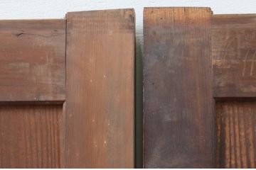 アンティーク建具　杉材　濃い木色が落ち着いた雰囲気を醸し出す板戸窓2枚セット(引き戸)(R-067561)