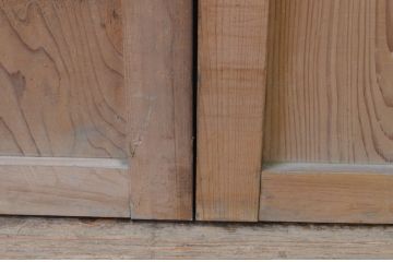 アンティーク建具　杉材　濃い木色が落ち着いた雰囲気を醸し出す板戸窓2枚セット(引き戸)(R-067561)