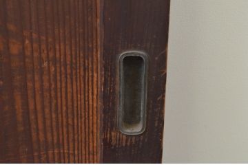 アンティーク建具　杉材　シンプルなデザインでインテリアに取り入れやすい板戸窓2枚セット(引き戸)(R-067563)