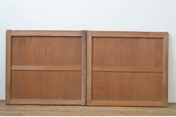 アンティーク建具　杉材　シンプルなデザインでインテリアに取り入れやすい板戸窓2枚セット(引き戸)(R-067563)