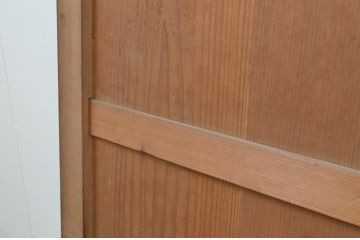アンティーク建具　杉材　シンプルなデザインでインテリアに取り入れやすい板戸窓2枚セット(引き戸)(R-067563)
