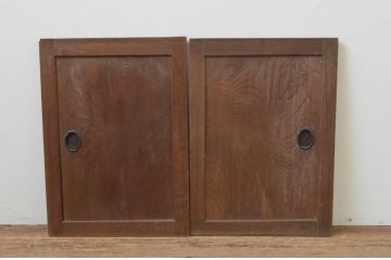 アンティーク建具　総欅(ケヤキ)材　古き良き時代の趣が感じられる板戸窓2枚セット(引き戸)(R-067569)