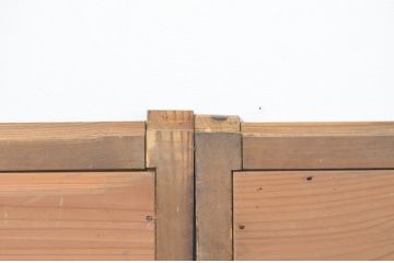 アンティーク建具　杉材　縦格子入り　和モダンな空間づくりにぴったりの板戸窓2枚セット(格子戸、引き戸)(R-067571)