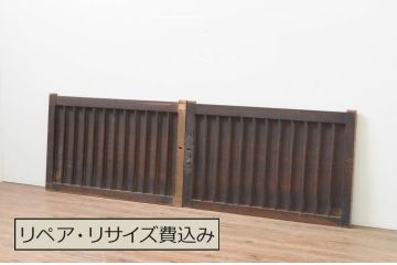 アンティーク建具　杉材　縦格子入り　和モダンな空間づくりにぴったりの板戸窓2枚セット(格子戸、引き戸)(R-067572)