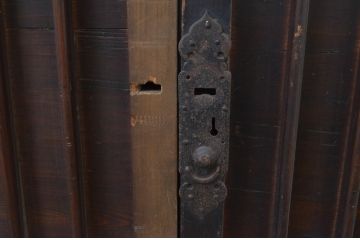 アンティーク建具　杉材　縦格子入り　和モダンな空間づくりにぴったりの板戸窓2枚セット(格子戸、引き戸)(R-067572)