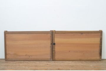 アンティーク建具　杉材　縦格子入り　和モダンな空間づくりにぴったりの板戸窓2枚セット(格子戸、引き戸)(R-067572)