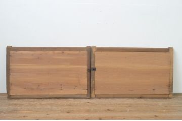 アンティーク建具　杉材　縦格子入り　和モダンな空間づくりにぴったりの板戸窓2枚セット(格子戸、引き戸)(R-067573)