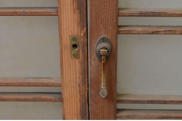 アンティーク建具　趣ある木味が魅力的なガラス窓2枚セット(ガラス戸、引き戸)(R-067574)