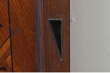 アンティーク建具　大正ロマン　希少!!　総欅(ケヤキ)材　優美で重厚感のある象嵌入り引き戸2枚セット(窓、パーケットリー)(R-067582)