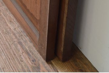 アンティーク建具　大正ロマン　希少!!　総欅(ケヤキ)材　優美で重厚感のある象嵌入り引き戸2枚セット(窓、パーケットリー)(R-067582)