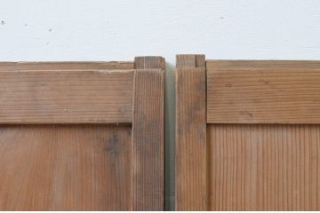 アンティーク建具　細やかなマス目(升目)格子が美しい板戸窓2枚セット(きつね格子、狐格子、格子戸、引き戸)(R-067584)