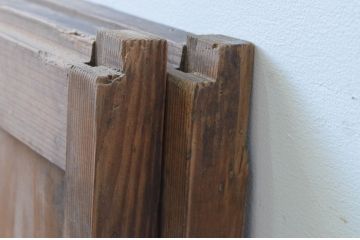 アンティーク建具　細やかなマス目(升目)格子が美しい板戸窓2枚セット(きつね格子、狐格子、格子戸、引き戸)(R-067584)