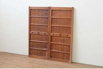 アンティーク建具　お洒落な透かし彫りが目を惹く!横桟格子戸2枚セット　(板戸、窓、引き戸、舞良戸、まいらど)(R-067585)
