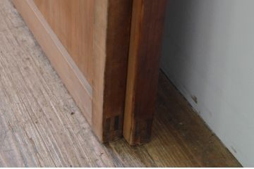 アンティーク建具　お洒落な透かし彫りが目を惹く!横桟格子戸2枚セット　(板戸、窓、引き戸、舞良戸、まいらど)(R-067585)