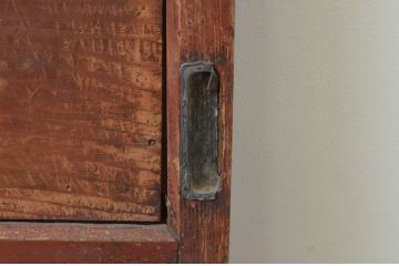 アンティーク建具　縦格子入り　型変わりなデザインが目を惹く引き戸2枚セット(板戸、格子戸、窓、変わり型)(R-067594)