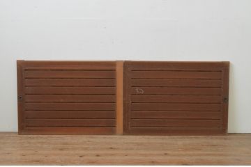 アンティーク建具　横桟　ヒノキ材　和レトロな雰囲気が魅力の板戸窓2枚セット(引き戸)(R-067598)