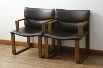中古　美品!!　CONDE HOUSE(カンディハウス)　BOLS(ボルス)　ナラ材　本革(レザー)　落ち着いた寛ぎの空間づくりにおすすめなアーム付きダイニングチェア2脚セット(椅子、イス)(定価2脚で約28万円)(R-067614)