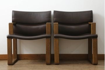中古　美品!!　CONDE HOUSE(カンディハウス)　BOLS(ボルス)　ナラ材　本革(レザー)　落ち着いた寛ぎの空間づくりにおすすめなアーム付きダイニングチェア2脚セット(椅子、イス)(定価2脚で約28万円)(R-067614)