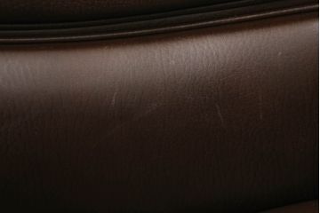 中古　美品!!　CONDE HOUSE(カンディハウス)　BOLS(ボルス)　ナラ材　本革(レザー)　落ち着いた寛ぎの空間づくりにおすすめなアーム付きダイニングチェア2脚セット(椅子、イス)(定価2脚で約28万円)(R-067614)