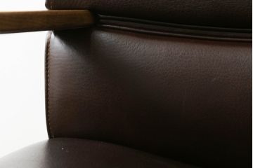 中古　美品!!　CONDE HOUSE(カンディハウス)　BOLS(ボルス)　ナラ材　本革(レザー)　落ち着いた寛ぎの空間づくりにおすすめなアーム付きダイニングチェア2脚セット(椅子、イス)(定価2脚で約28万円)(R-067614)