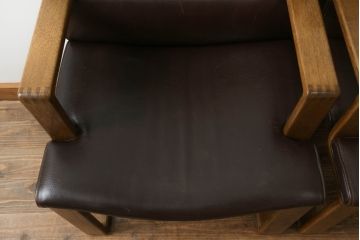 中古　美品!!　CONDE HOUSE(カンディハウス)　BOLS(ボルス)　ナラ材　本革(レザー)　落ち着いた寛ぎの空間づくりにおすすめなアーム付きダイニングチェア2脚セット(椅子、イス)(定価2脚で約28万円)(R-067614)