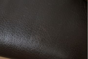 中古　美品!!　CONDE HOUSE(カンディハウス)　BOLS(ボルス)　ナラ材　本革(レザー)　落ち着いた寛ぎの空間づくりにおすすめなアーム付きダイニングチェア2脚セット(椅子、イス)(定価2脚で約28万円)(R-067614)