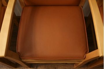 中古　美品!!　モリシゲ(MORISHIGE/森繁)　アリー　優しい色合いが魅力的なアームチェア4脚セット(ダイニングチェア、椅子、イス)(定価4脚で約30万円)(R-067615)