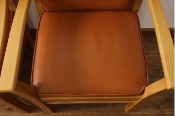 中古　美品!!　モリシゲ(MORISHIGE/森繁)　アリー　優しい色合いが魅力的なアームチェア4脚セット(ダイニングチェア、椅子、イス)(定価4脚で約30万円)(R-067615)