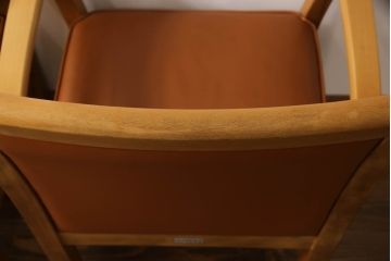 中古　美品!!　モリシゲ(MORISHIGE/森繁)　アリー　優しい色合いが魅力的なアームチェア4脚セット(ダイニングチェア、椅子、イス)(定価4脚で約30万円)(R-067615)